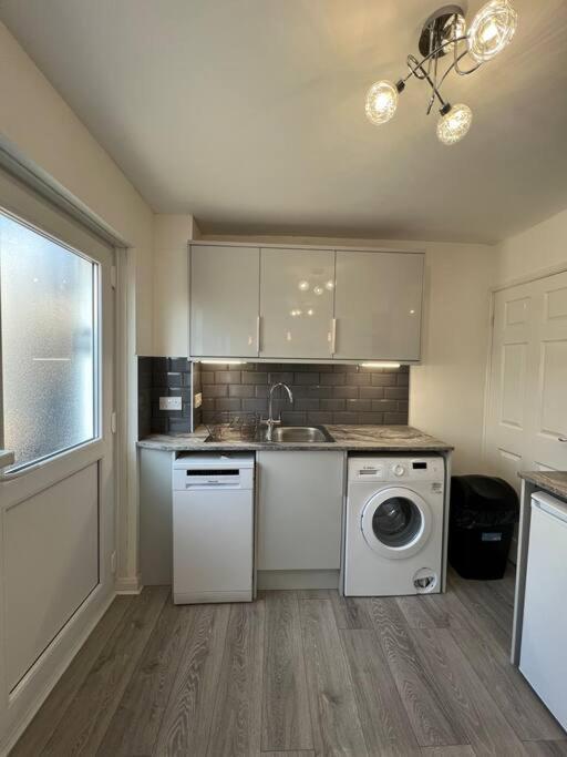Welsh Getaway Home No 2 - 10 Mins To Bike Park Wales Мертир-Тидвилл Экстерьер фото