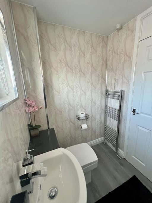 Welsh Getaway Home No 2 - 10 Mins To Bike Park Wales Мертир-Тидвилл Экстерьер фото