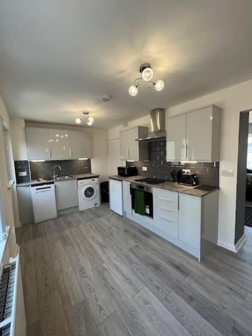 Welsh Getaway Home No 2 - 10 Mins To Bike Park Wales Мертир-Тидвилл Экстерьер фото